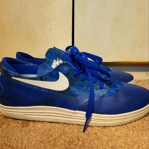 NIKE SNEAKERS